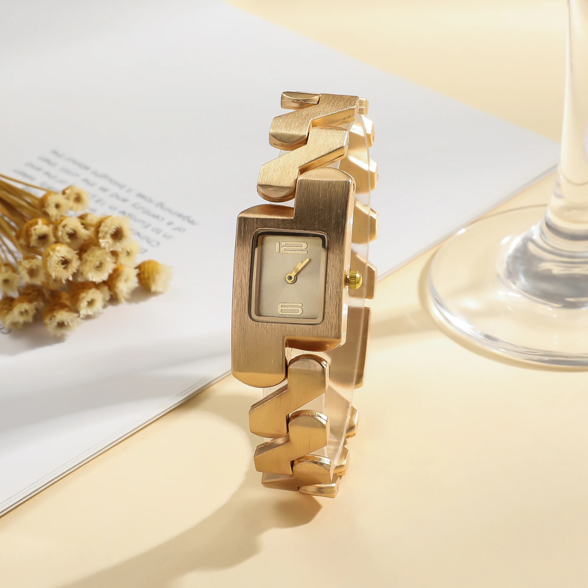 Belloura™ – Vintage-Style Square Quartz Watch (50% Off)