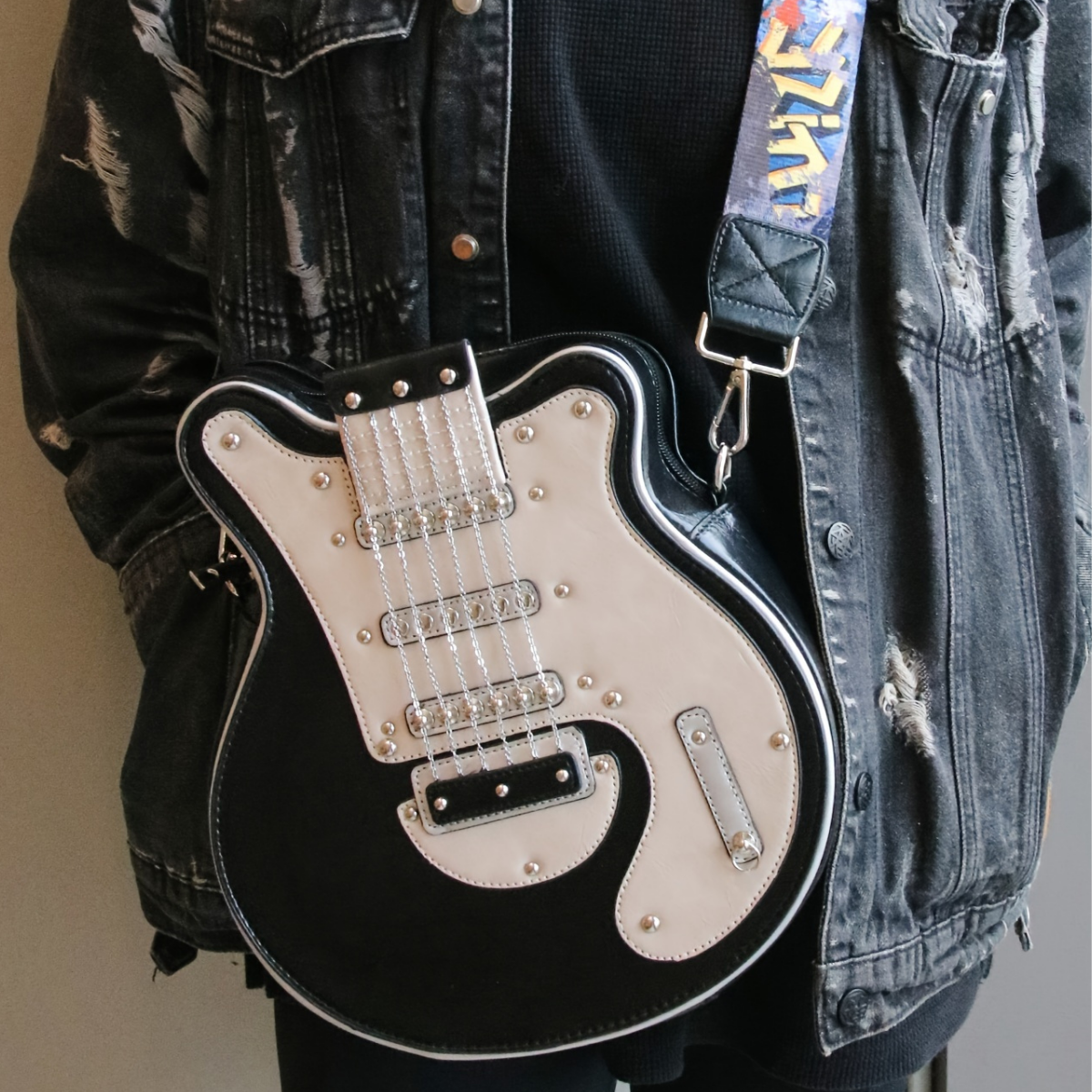 Melovia™ – Elegant Guitar Bag with Rock Star Style (50% Off)