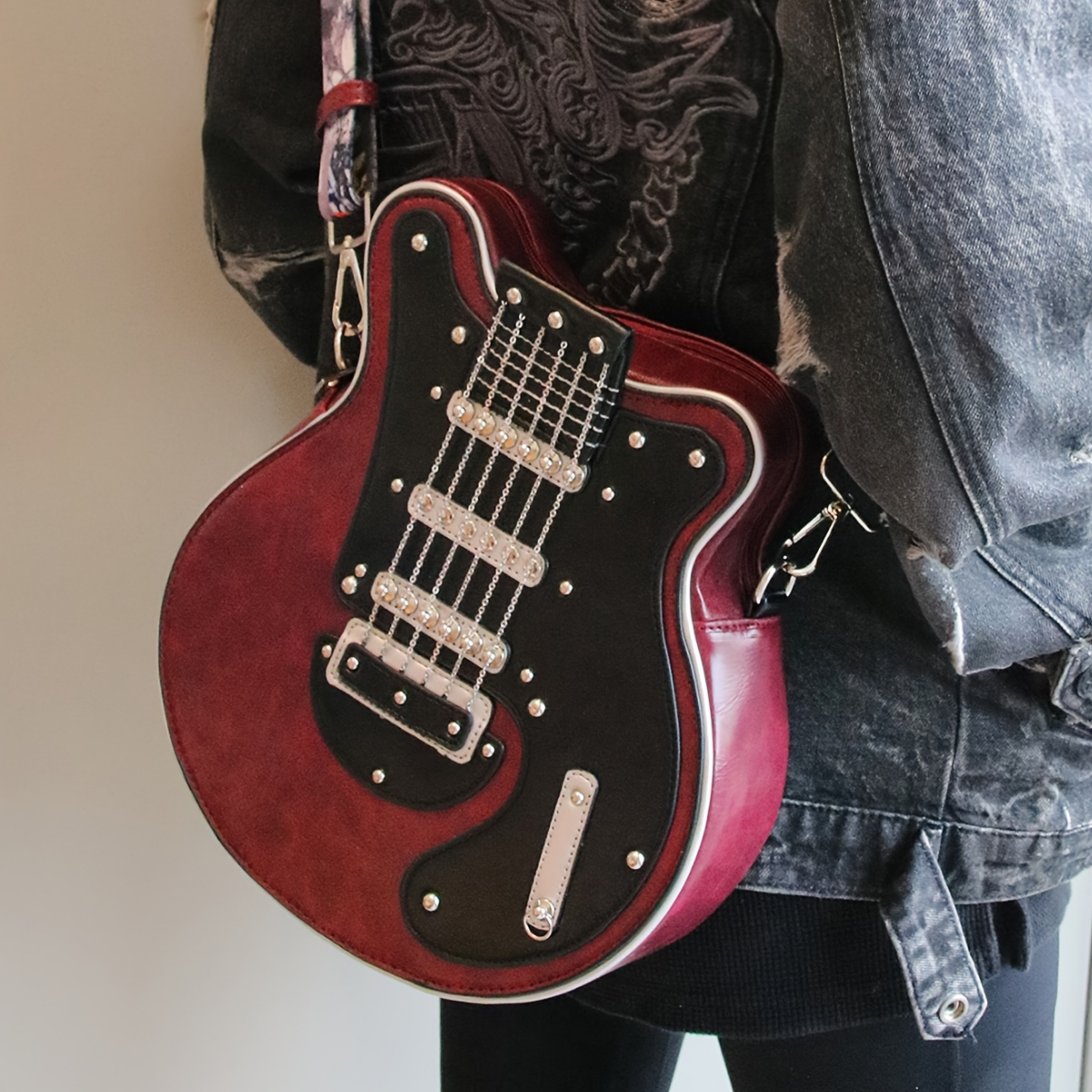 Melovia™ – Elegant Guitar Bag with Rock Star Style (50% Off)