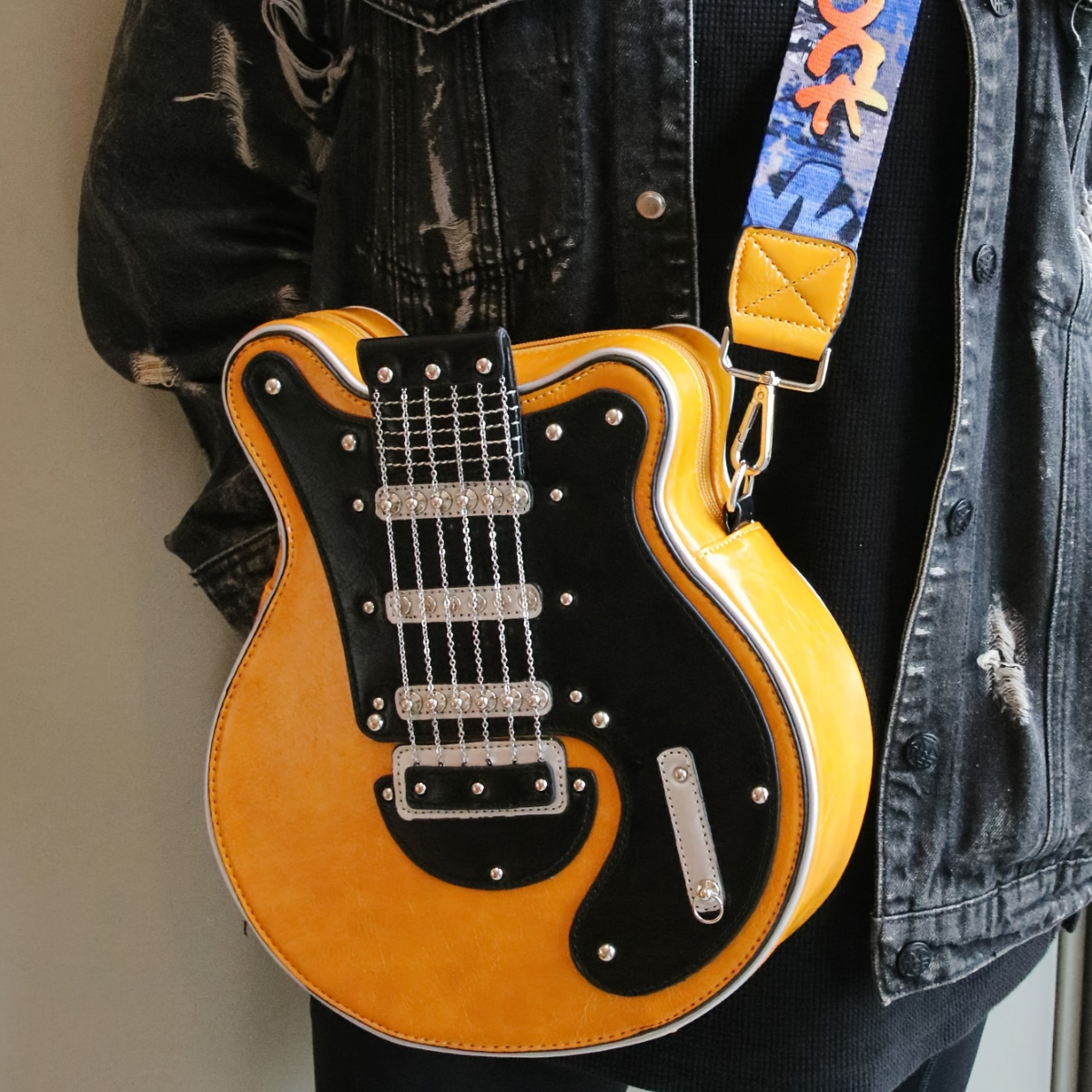 Melovia™ – Elegant Guitar Bag with Rock Star Style (50% Off)