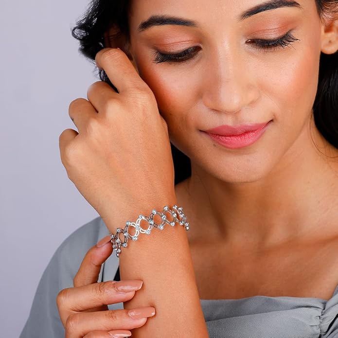 Reveria™ – Foldable Zirconia Ring to Bracelet Accessory (50% Off)