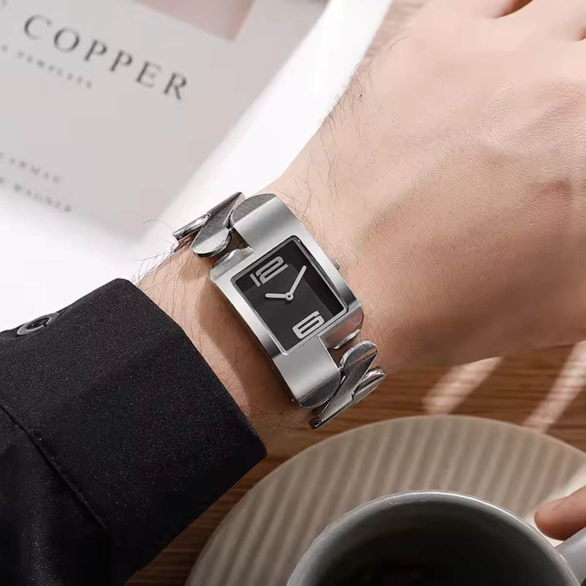 Belloura™ – Vintage-Style Square Quartz Watch (50% Off)