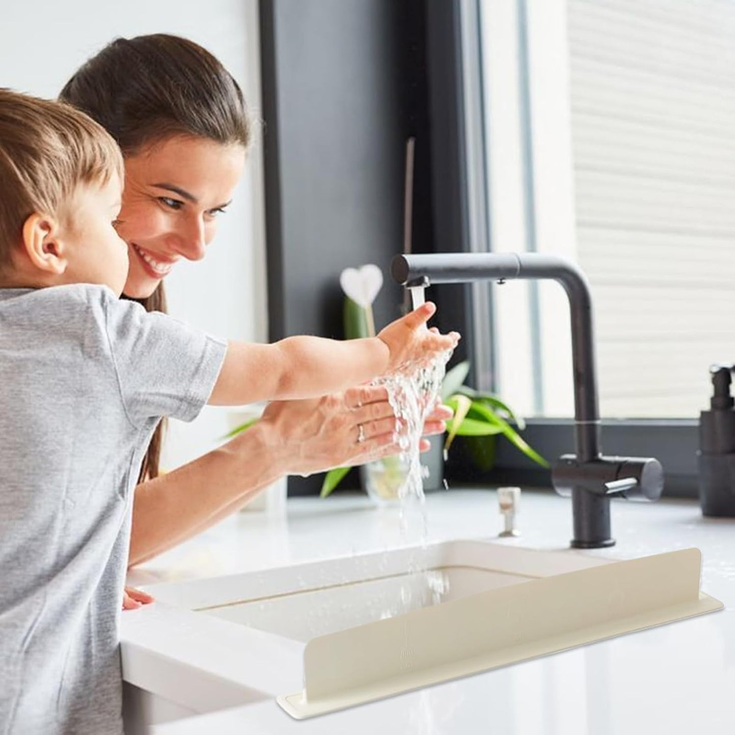 SinkGuard™ - Silicone Splash Shield for Dry Counters (50% Off)