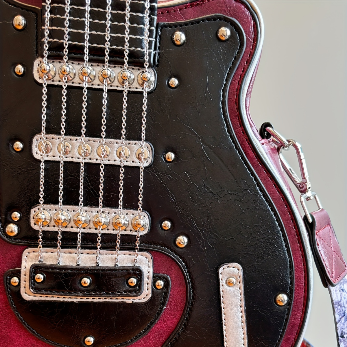 Melovia™ – Elegant Guitar Bag with Rock Star Style (50% Off)