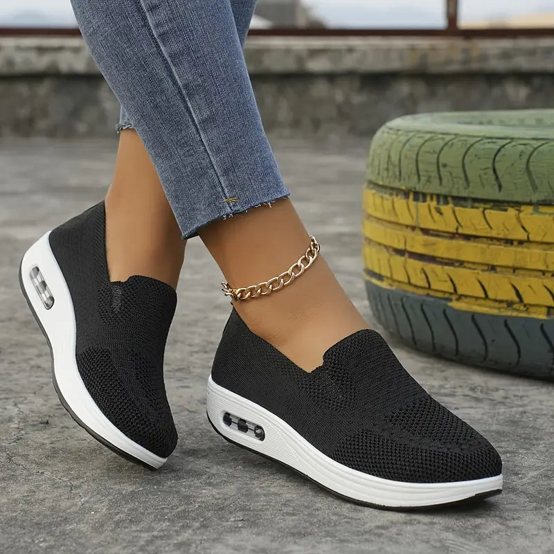 Velmira™ – Slip-On Sneakers with Arch Support (60% Off)