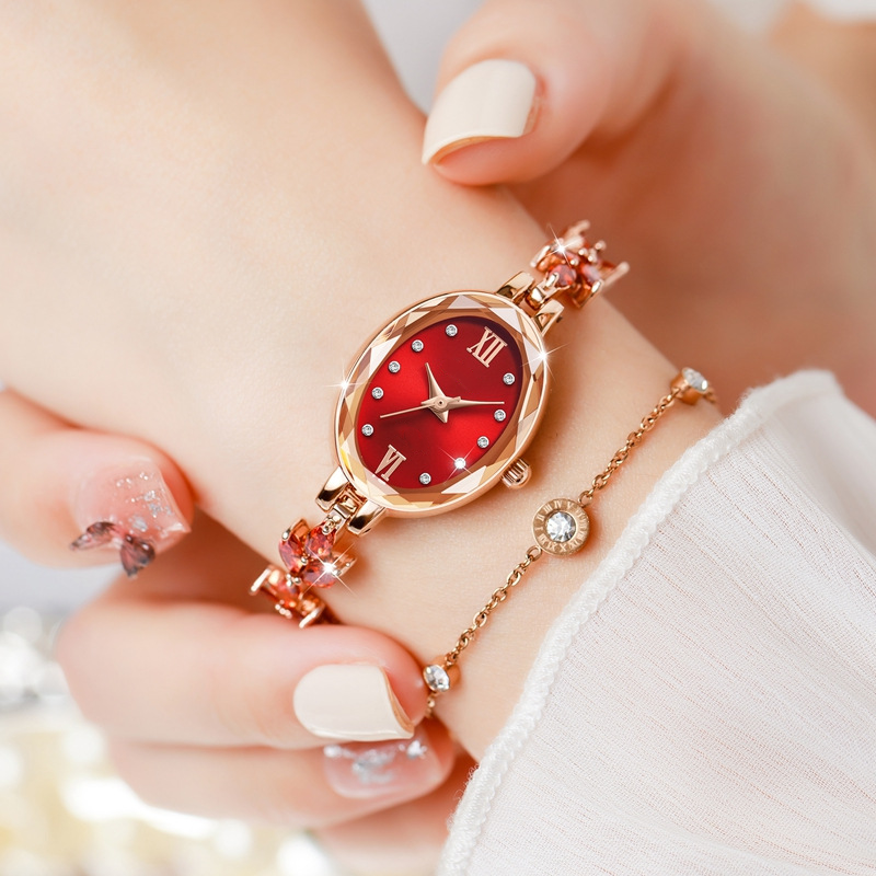 Quartzelle™ – Timeless Daily Watch with Subtle Sparkle (50%)