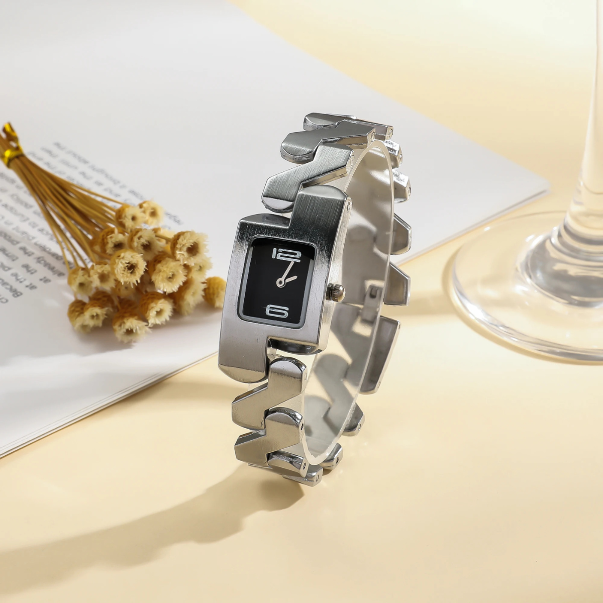 Belloura™ – Vintage-Style Square Quartz Watch (50% Off)